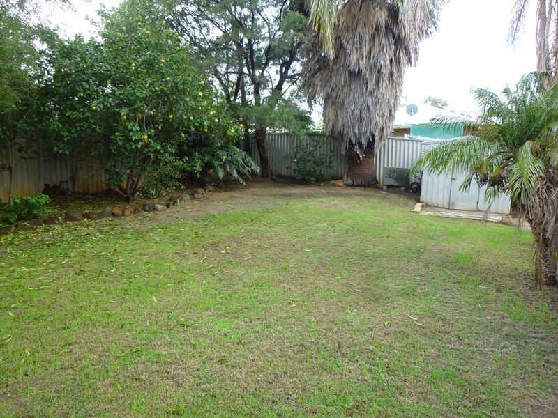 5 Harcourt Place, Bellevue WA 6056