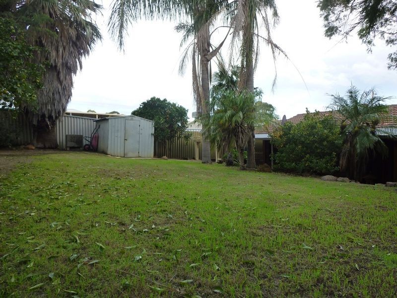 5 Harcourt Place, Bellevue WA 6056