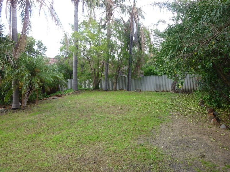 5 Harcourt Place, Bellevue WA 6056