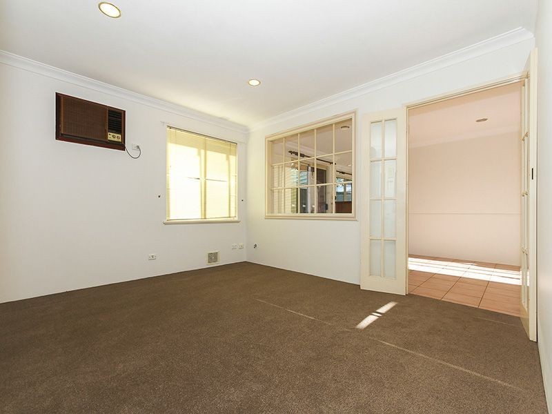 5 Burton Retreat, Stratton WA 6056