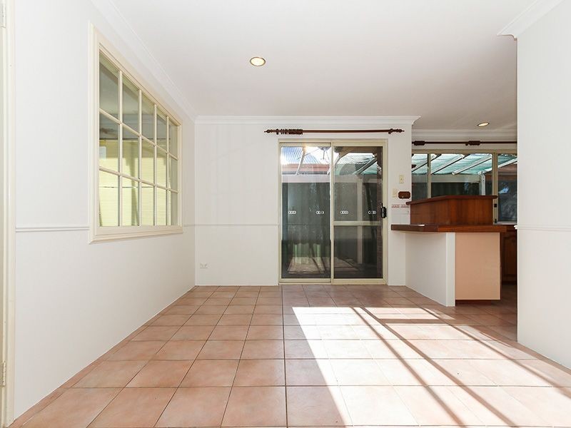 5 Burton Retreat, Stratton WA 6056