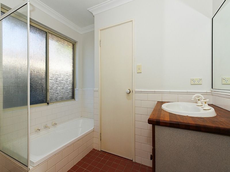 5 Burton Retreat, Stratton WA 6056