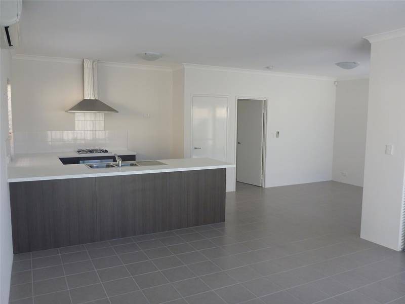 14/4 Melita Drive, Helena Valley WA 6056