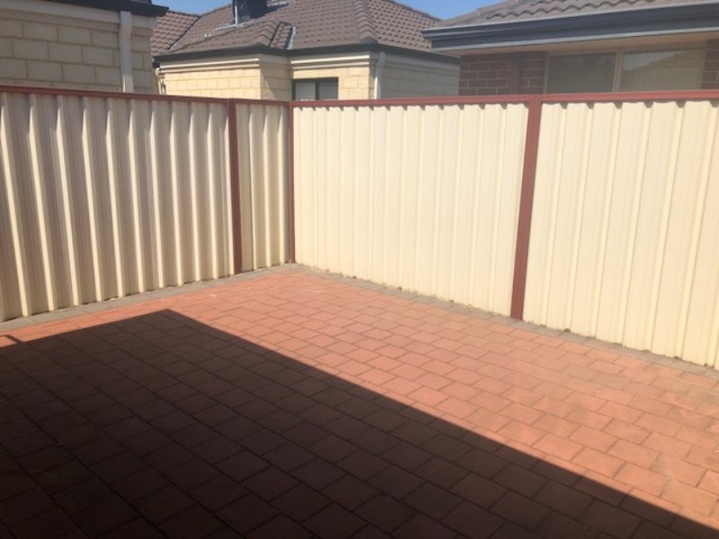 2/15 Mathoura Street, Midland WA 6056