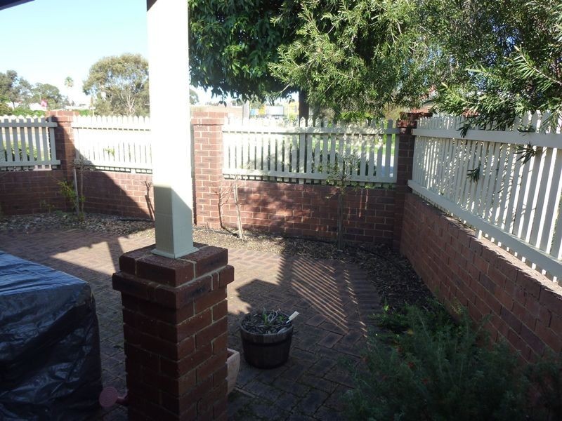 1/42 Byers Road, Baskerville WA 6056