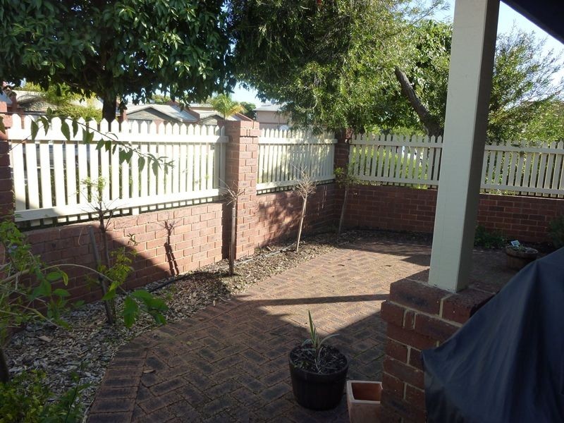 1/42 Byers Road, Baskerville WA 6056