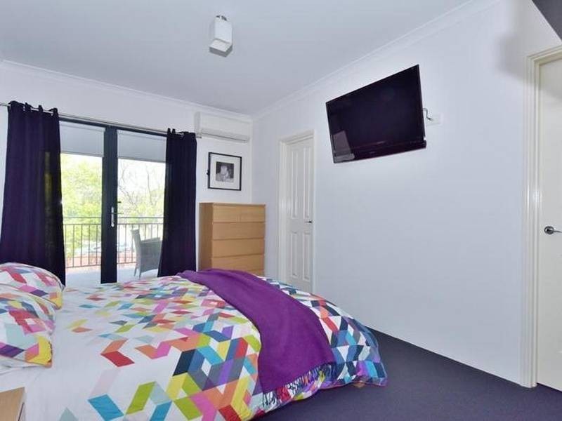 1/4 Hebe Lane, Woodbridge WA 6056