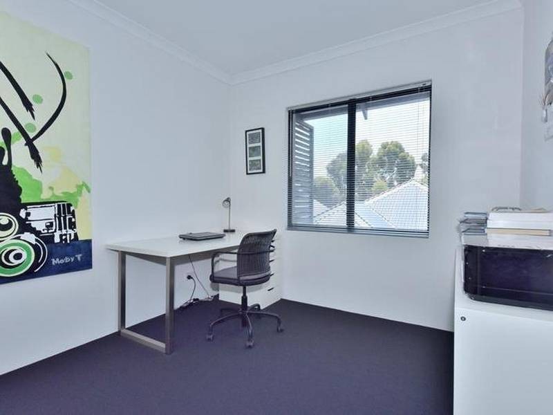1/4 Hebe Lane, Woodbridge WA 6056
