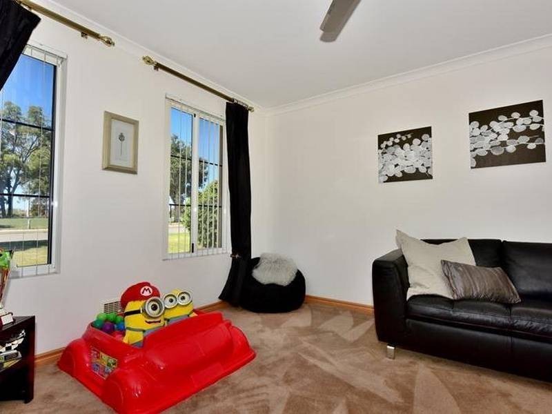 5 Lambertia Crescent, High Wycombe WA 6057