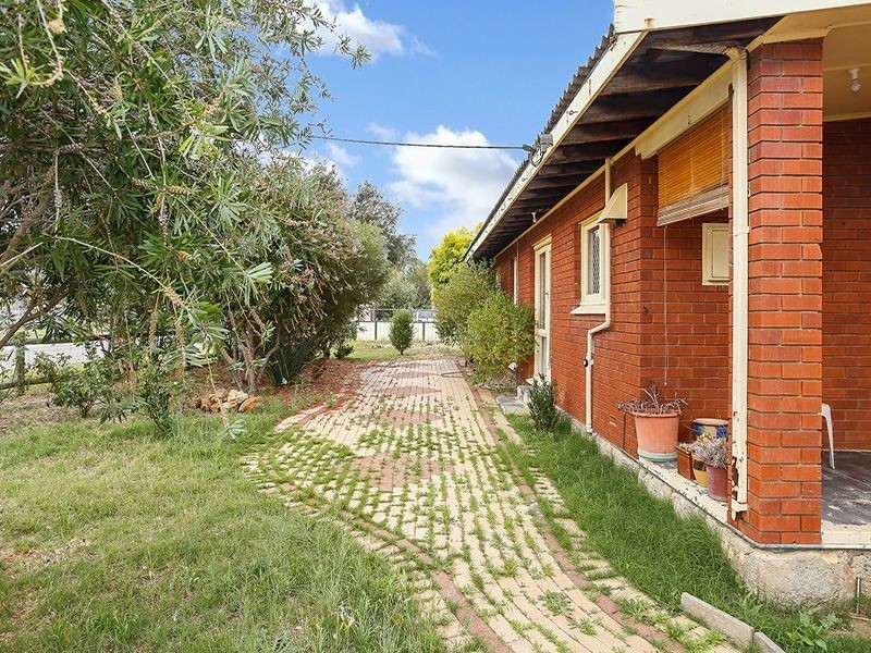 2 Harford Avenue, Viveash WA 6056