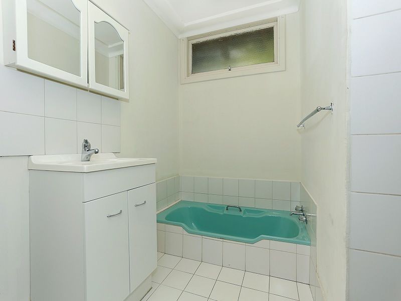 2 Harford Avenue, Viveash WA 6056