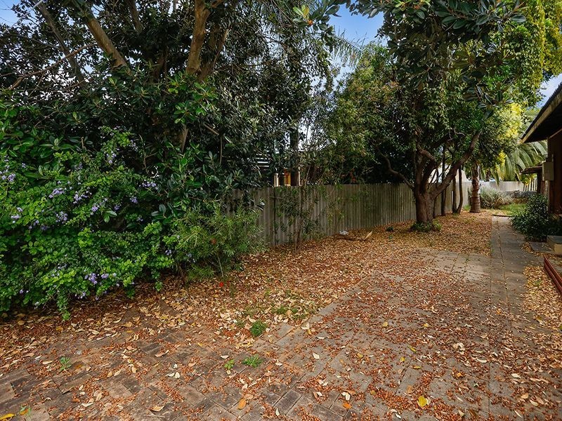 2 Harford Avenue, Viveash WA 6056