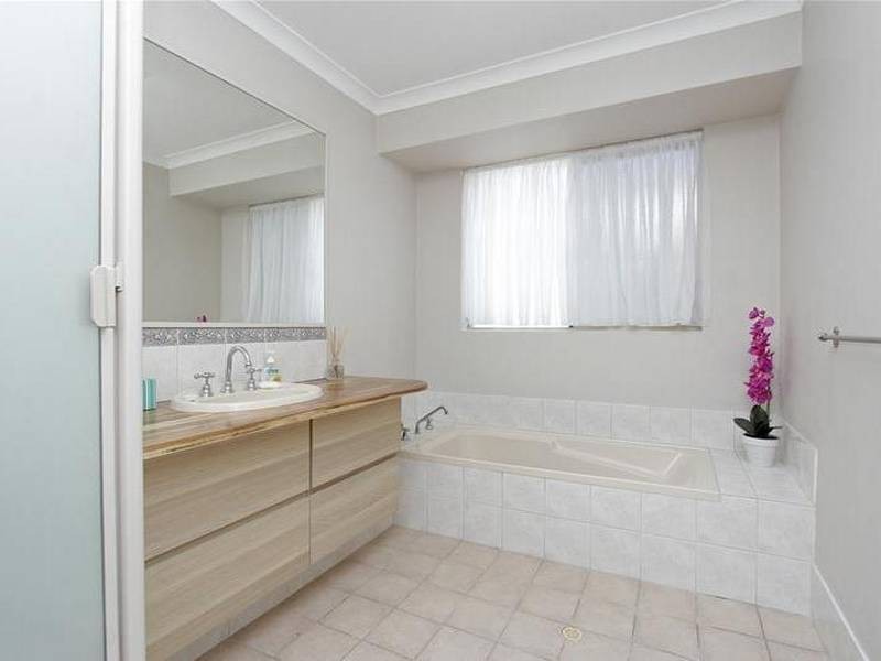 2 Glenlark Elbow, Jane Brook WA 6056