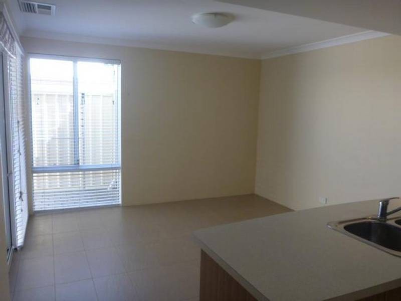 2/12 Charles East Street, Midland WA 6056