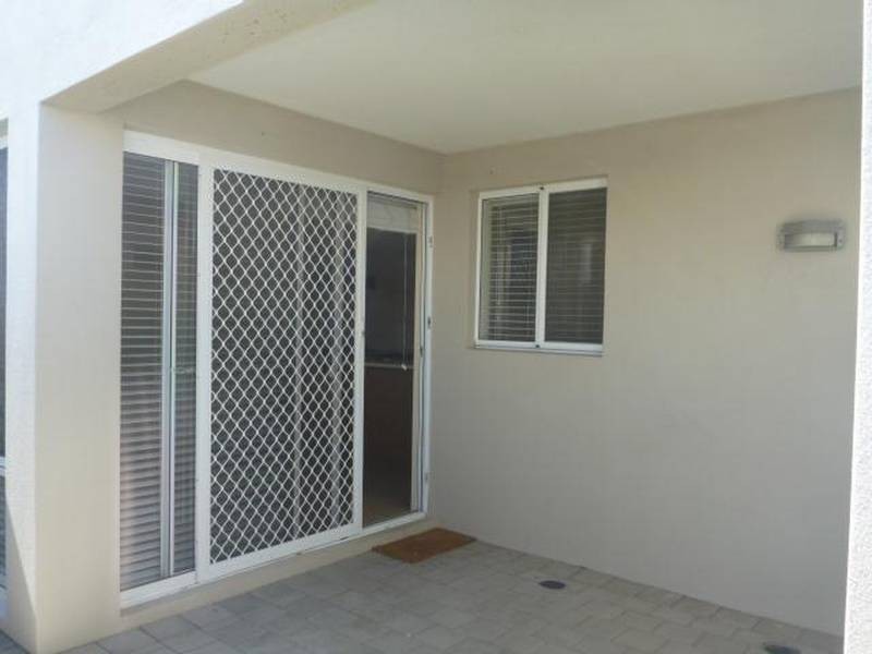 2/12 Charles East Street, Midland WA 6056