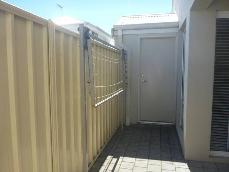 2/12 Charles East Street, Midland WA 6056