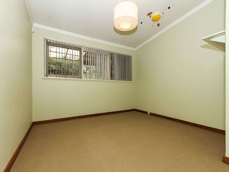 15 Vernallan Way, Lesmurdie WA 6076