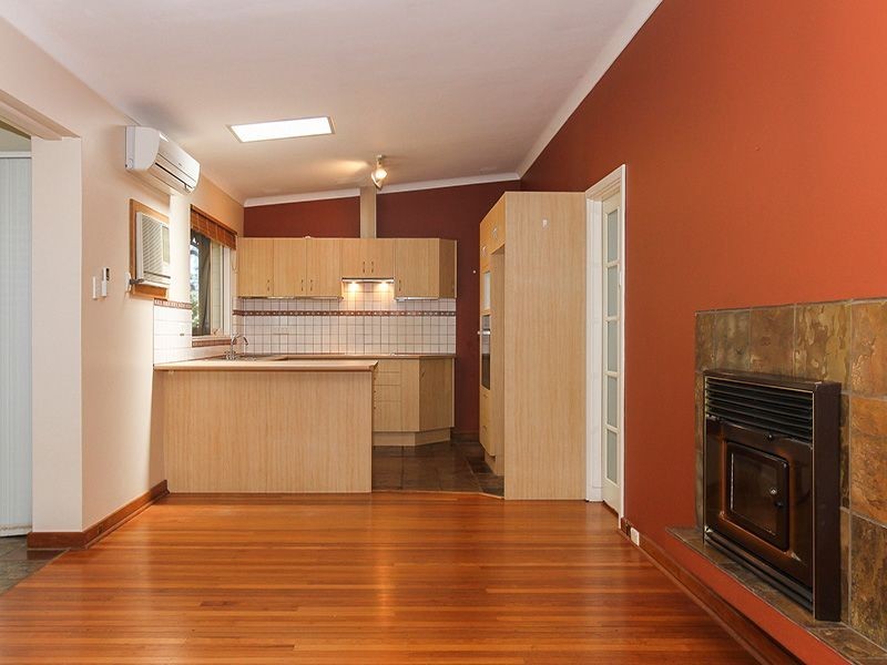 15 Vernallan Way, Lesmurdie WA 6076