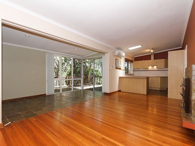 15 Vernallan Way, Lesmurdie WA 6076