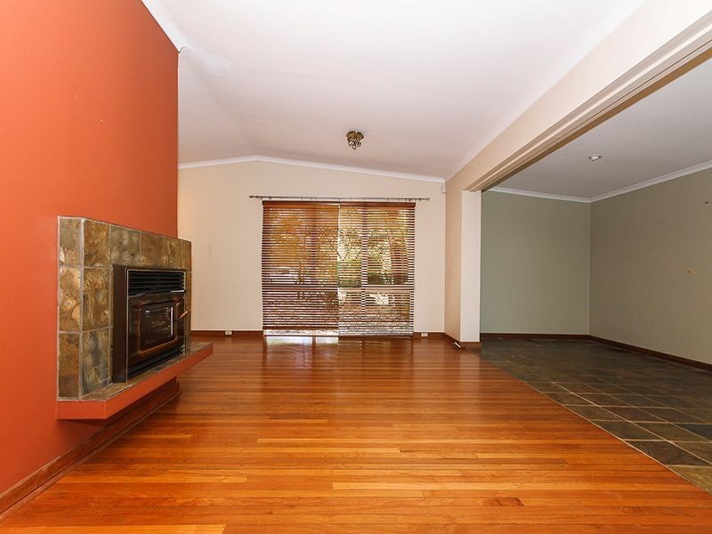 15 Vernallan Way, Lesmurdie WA 6076