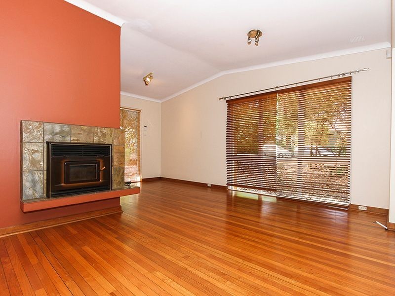 15 Vernallan Way, Lesmurdie WA 6076