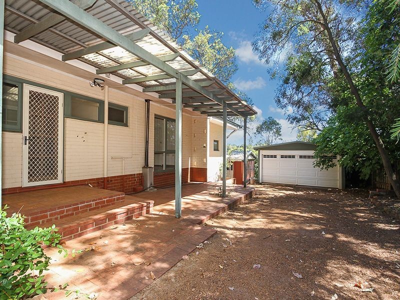 15 Vernallan Way, Lesmurdie WA 6076