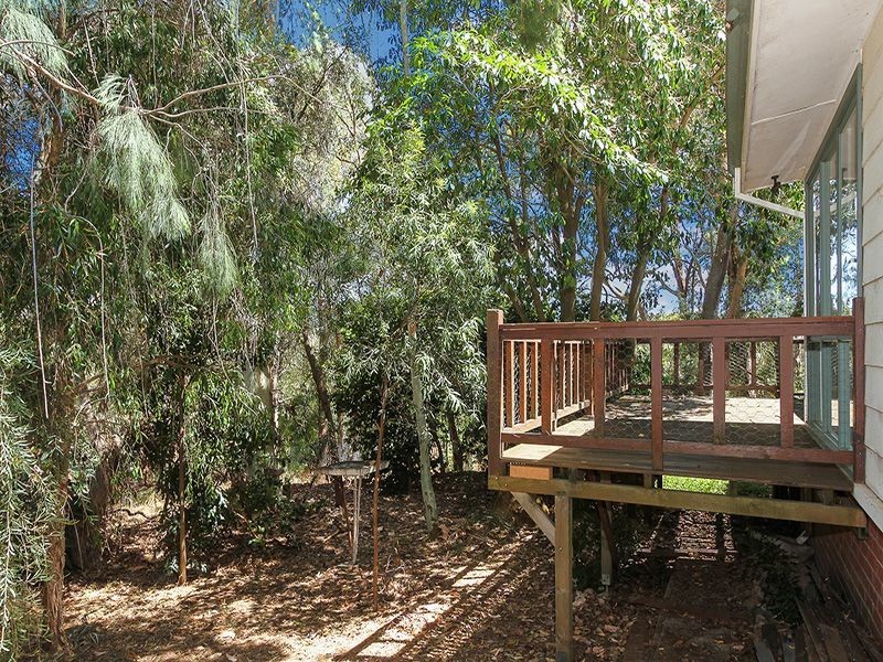 15 Vernallan Way, Lesmurdie WA 6076