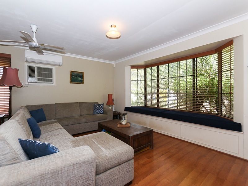 2 Tall Tree View, Swan View WA 6056