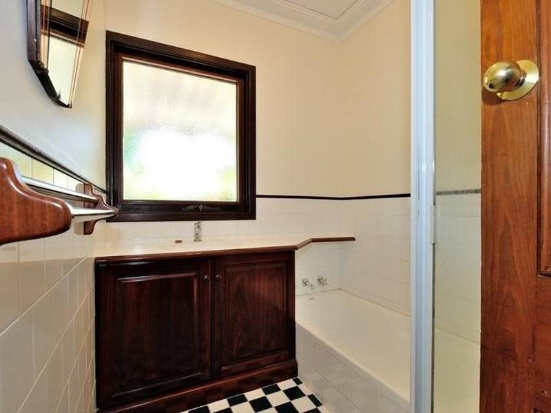 8 Charles Street, Maida Vale WA 6057