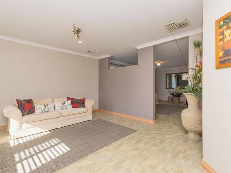 17 Gentle Circle, South Guildford WA 6055