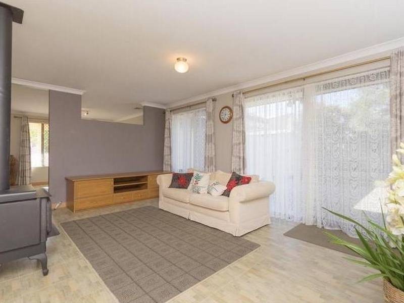 17 Gentle Circle, South Guildford WA 6055