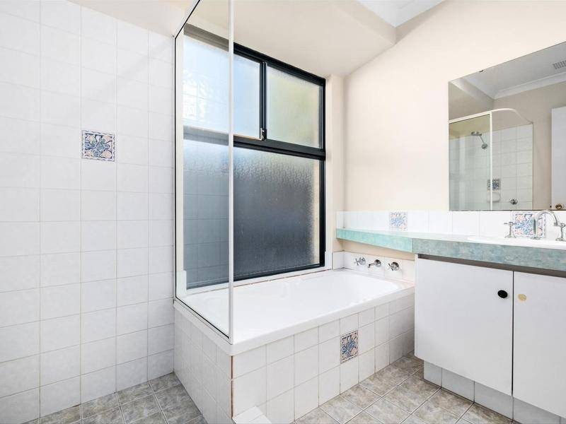 23 Nooyan Close, South Guildford WA 6055