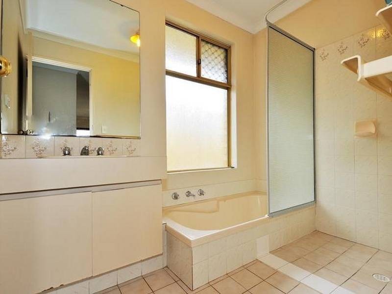 4/11 Hyde Street, Midland WA 6056