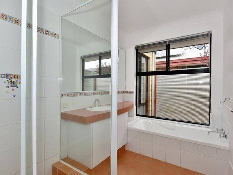 14 Kalyeeda Terrace, Ellenbrook WA 6069