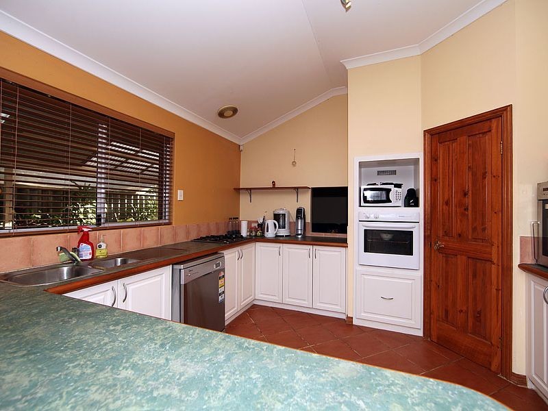 3 Nooyan Close, South Guildford WA 6055