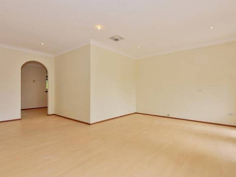 4 Woodbridge Close, Swan View WA 6056