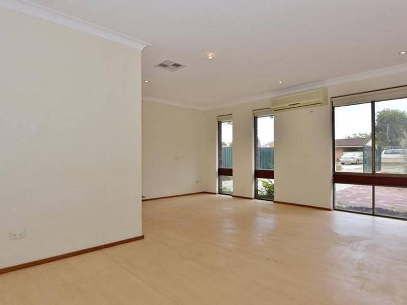 4 Woodbridge Close, Swan View WA 6056