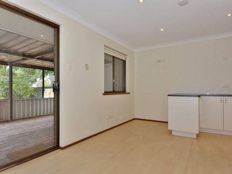 4 Woodbridge Close, Swan View WA 6056