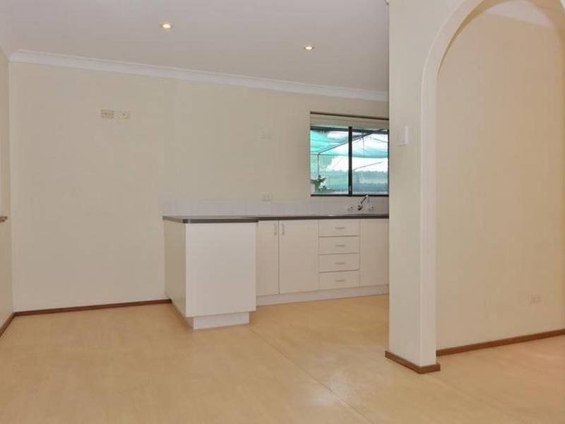 4 Woodbridge Close, Swan View WA 6056