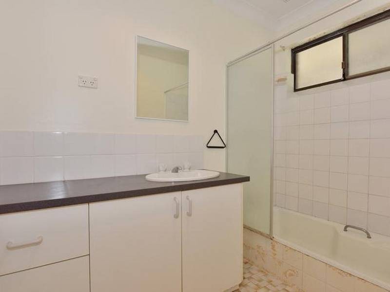 4 Woodbridge Close, Swan View WA 6056