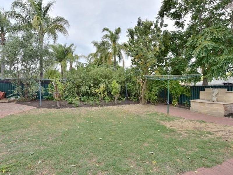4 Woodbridge Close, Swan View WA 6056