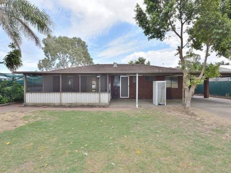 4 Woodbridge Close, Swan View WA 6056