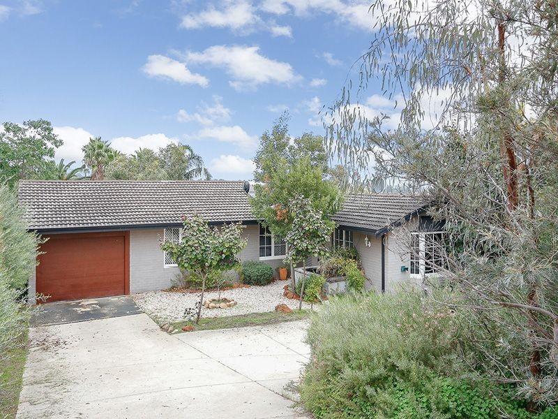 6 Tunnel Road, Swan View WA 6056