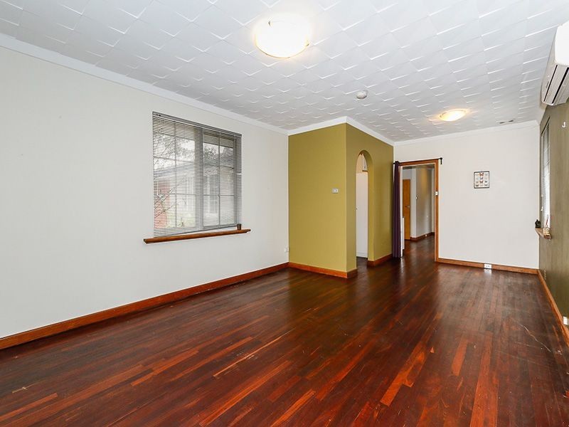 6 Tunnel Road, Swan View WA 6056