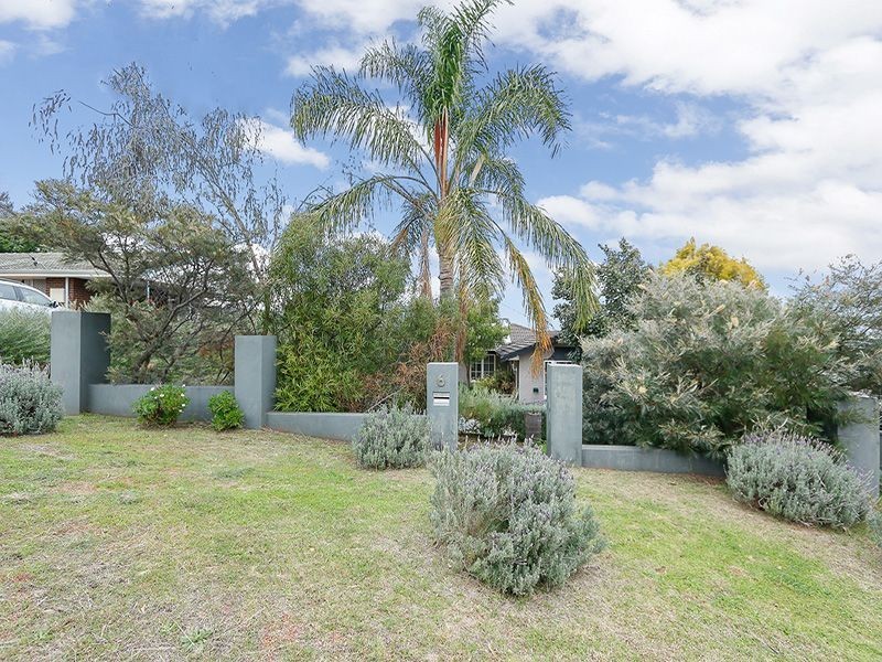 6 Tunnel Road, Swan View WA 6056