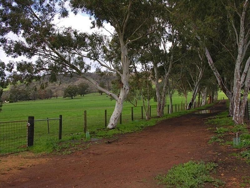 691 Chittering Valley Road, Lower Chittering WA 6084