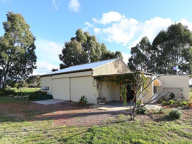 649 Campersic Road, Baskerville WA 6056