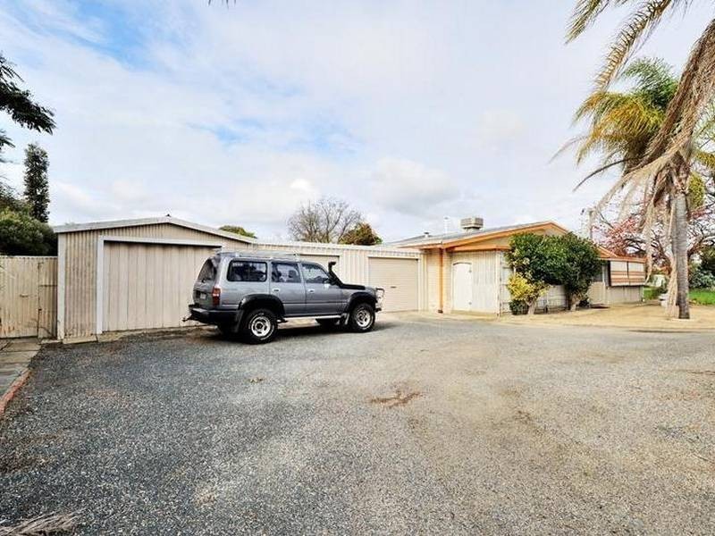 60 Victoria Parade, Midvale WA 6056