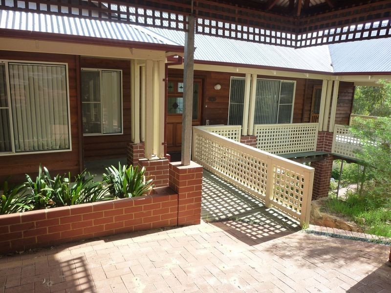 1 Easton Crt, Boya WA 6056