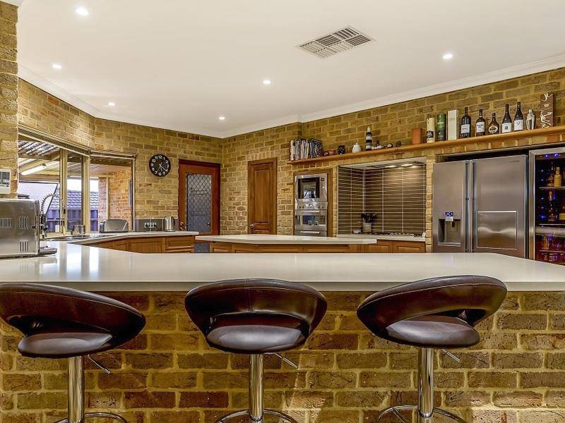 64 Gallipoli Drive, Greenmount WA 6056